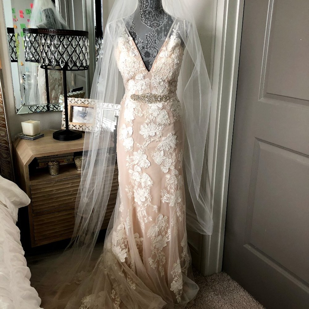 Melissa Sweet lace plunge wedding dress Sz 8 +  belt & veil